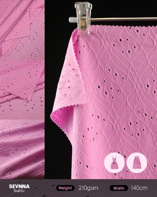 친환경적 인 재활용 폴리에스터 천은 환경 책임에 중점을 둔 지속 가능한 패션 브랜드에 설계되었습니다.